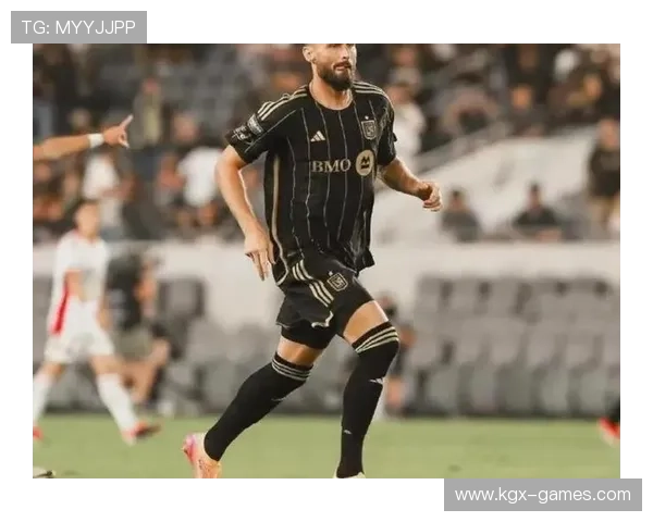 吉鲁无球跑动展现大师级牵制力，助球队撕开对手防线