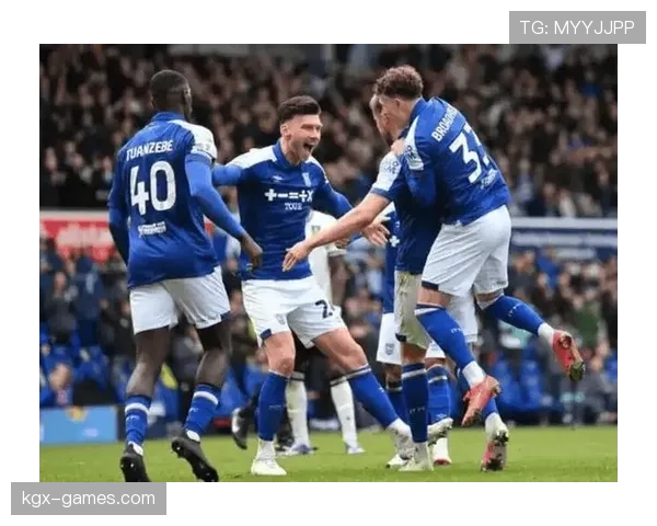 麦肯尼中场风格引领球队节奏，稳健传球激活进攻线