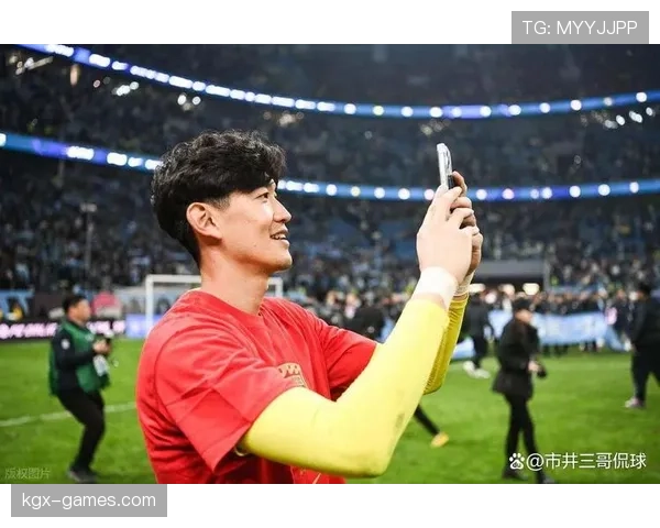 颜骏凌家的狗吃的都比我一个月工资多